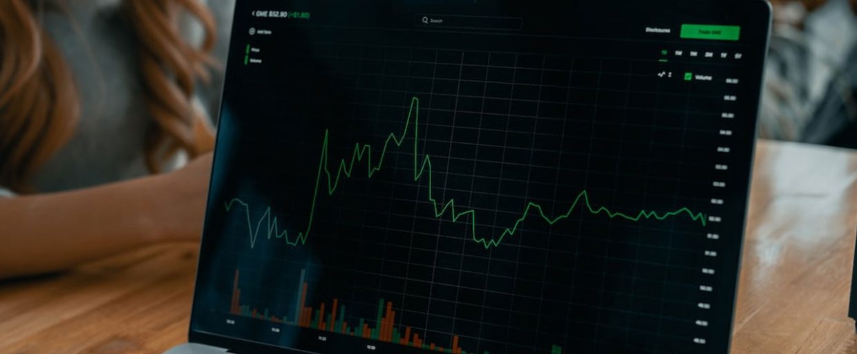 Straddle-Trade-in-Forex معنا و مفهوم ترید خورجینی (Straddle Trade) در فارکس